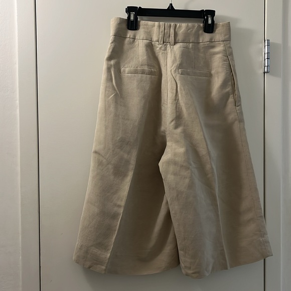 Linen-silk blend bermuda shorts. Size US4/EU36. Excellent condition. - Picture 2 of 4